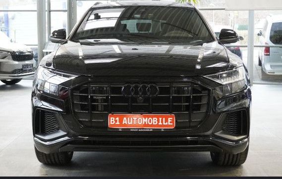 Audi Q8 55 TFSI e quattro 3 x S Line  113.000 UPE