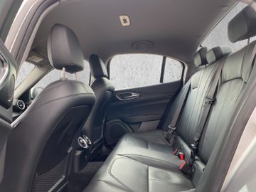 Alfa Romeo GIULIA 2.2 JTDM Super *AHK*Winterpaket*Navi*