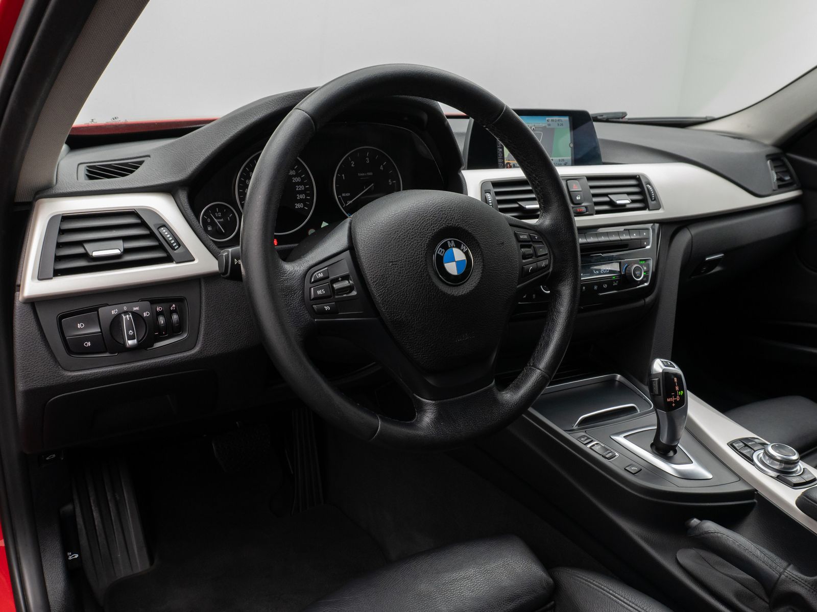 Fahrzeugabbildung BMW 320d xD Navi Lordos PDC LED Komfort AHK Sport