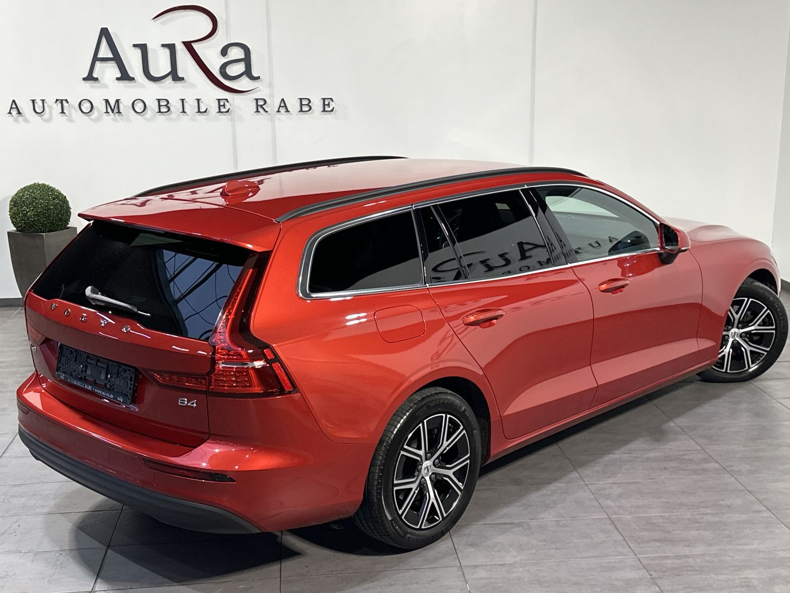 Fahrzeugabbildung Volvo V60 B4 Core NAV+LED+AHK+KAMERA+17ZO+DIGDISPLAY