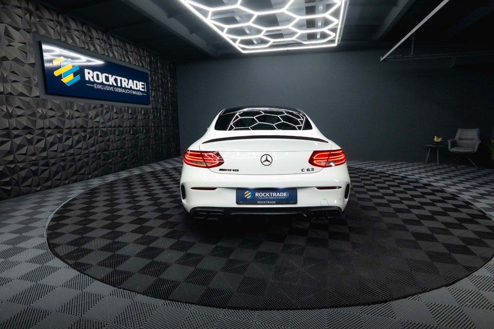 Fahrzeugabbildung Mercedes-Benz C 63 AMG Coupe Edition 1 Night Carbon *ACC*LED*