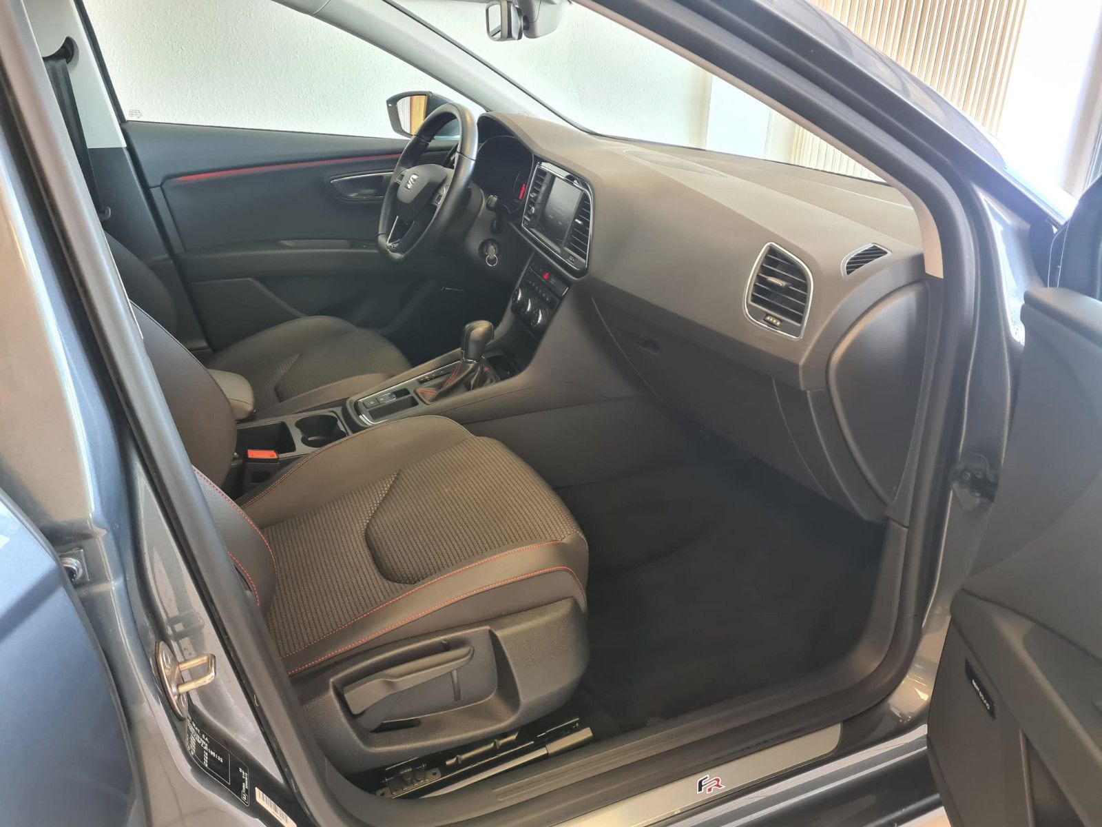 Fahrzeugabbildung SEAT Leon ST FR / KAMERA / SCHECKHEFT / GEPFLEGT