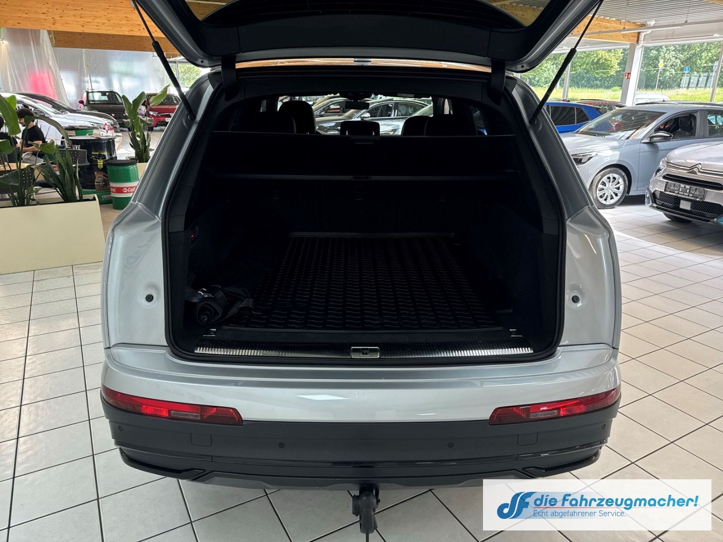 Fahrzeugabbildung Audi Q7 45 TDI quattro S-line Sportpaket LuftfeNiveau