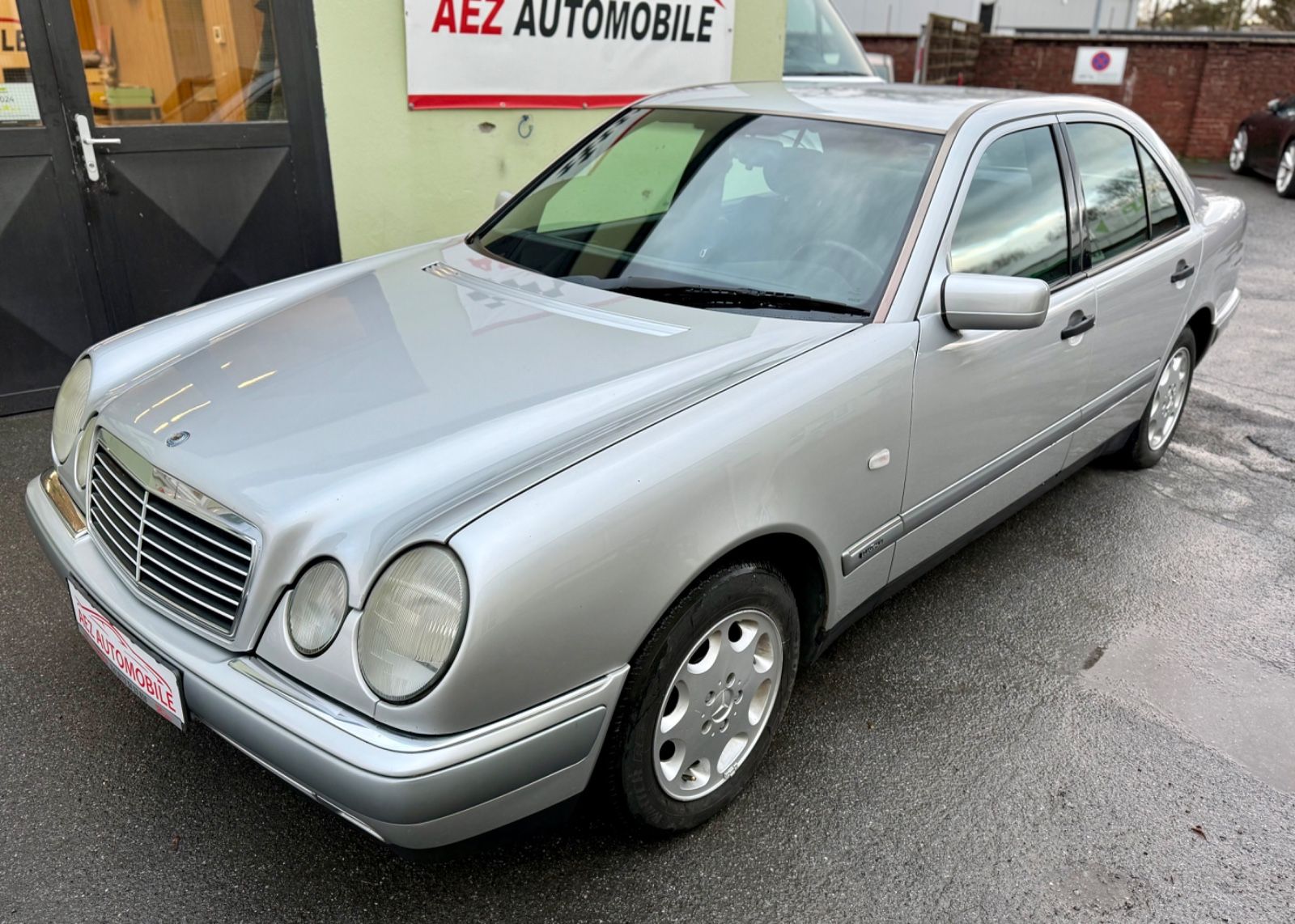Mercedes E 230 - 1