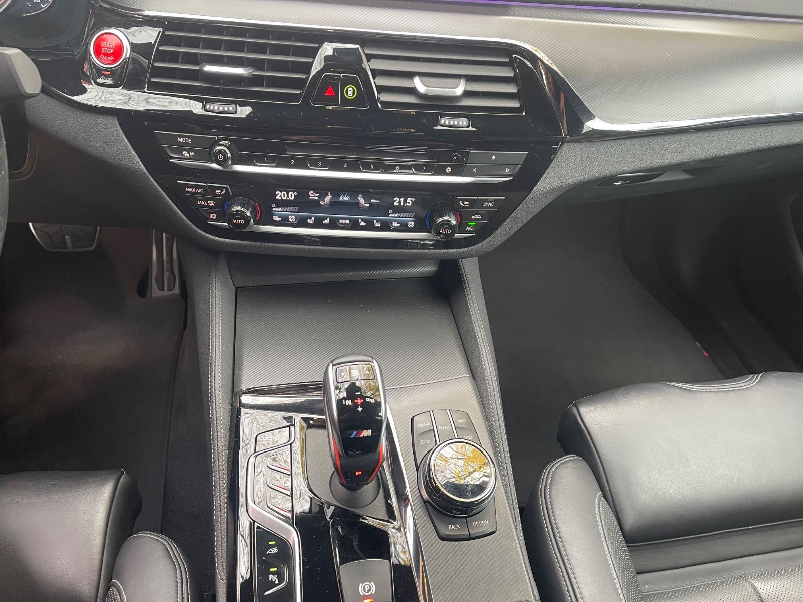 Fahrzeugabbildung BMW M5 Baureihe M5 Lim.*MASSAGE*CARBON*HEAD-UP*LED