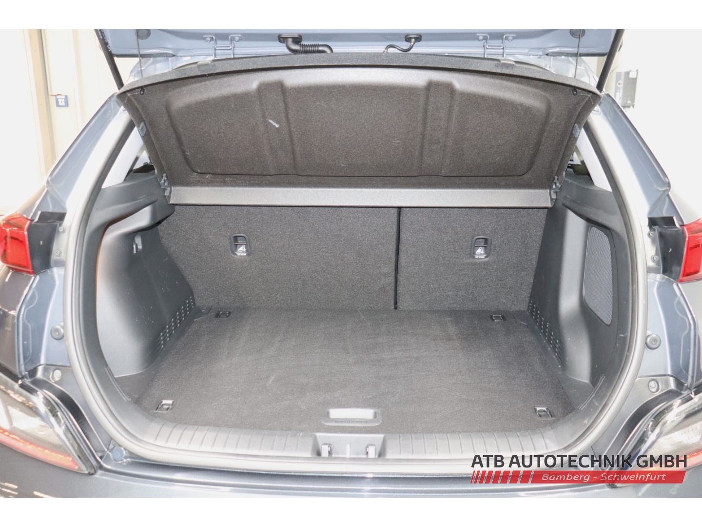 Fahrzeugabbildung Hyundai KONA Elektro Trend 39,2 kWh 2WD AHK-abnehmbar Na