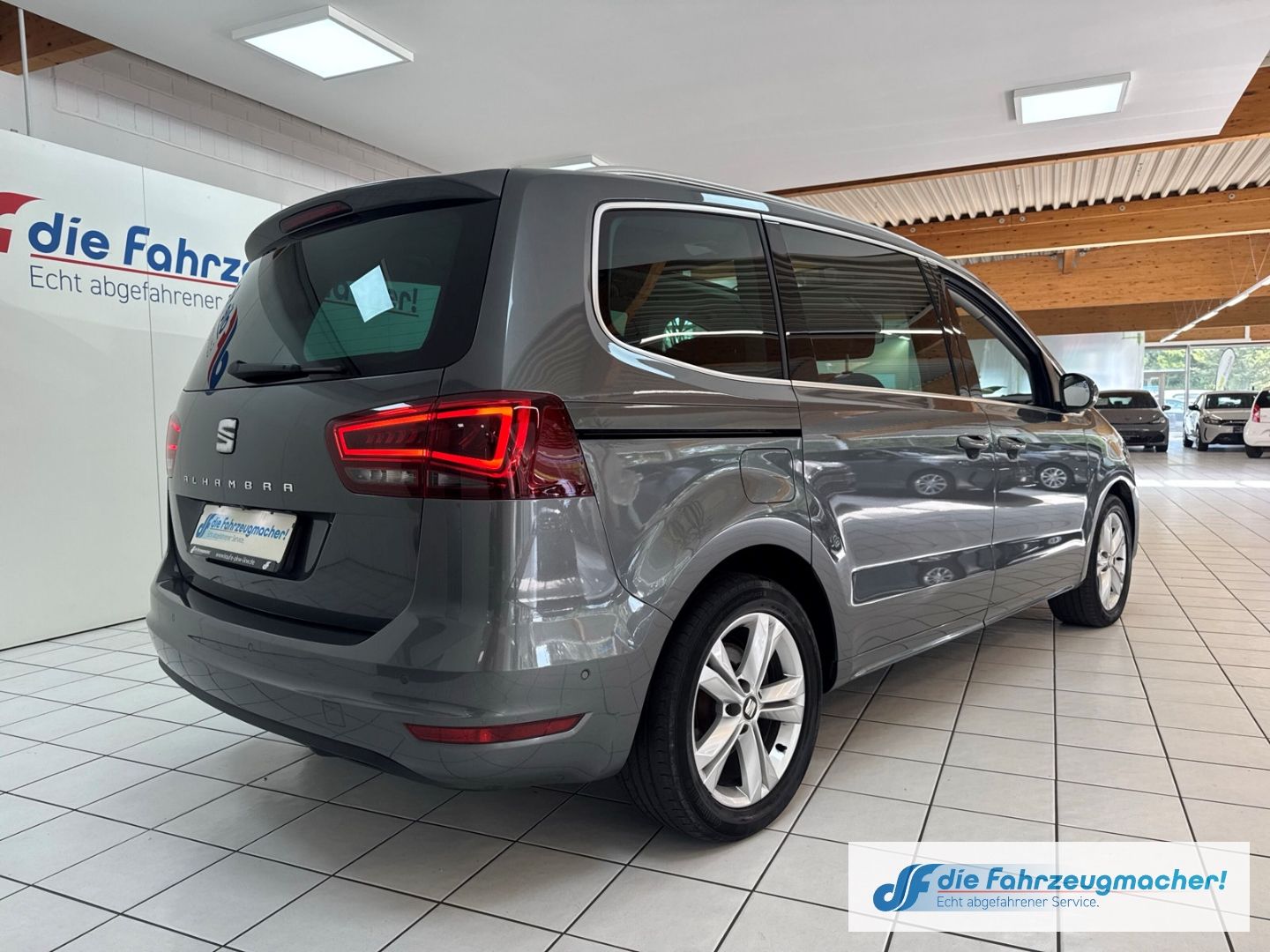Fahrzeugabbildung SEAT Alhambra Xcellence 7-Sitzer AD AHK-klappbar Memo