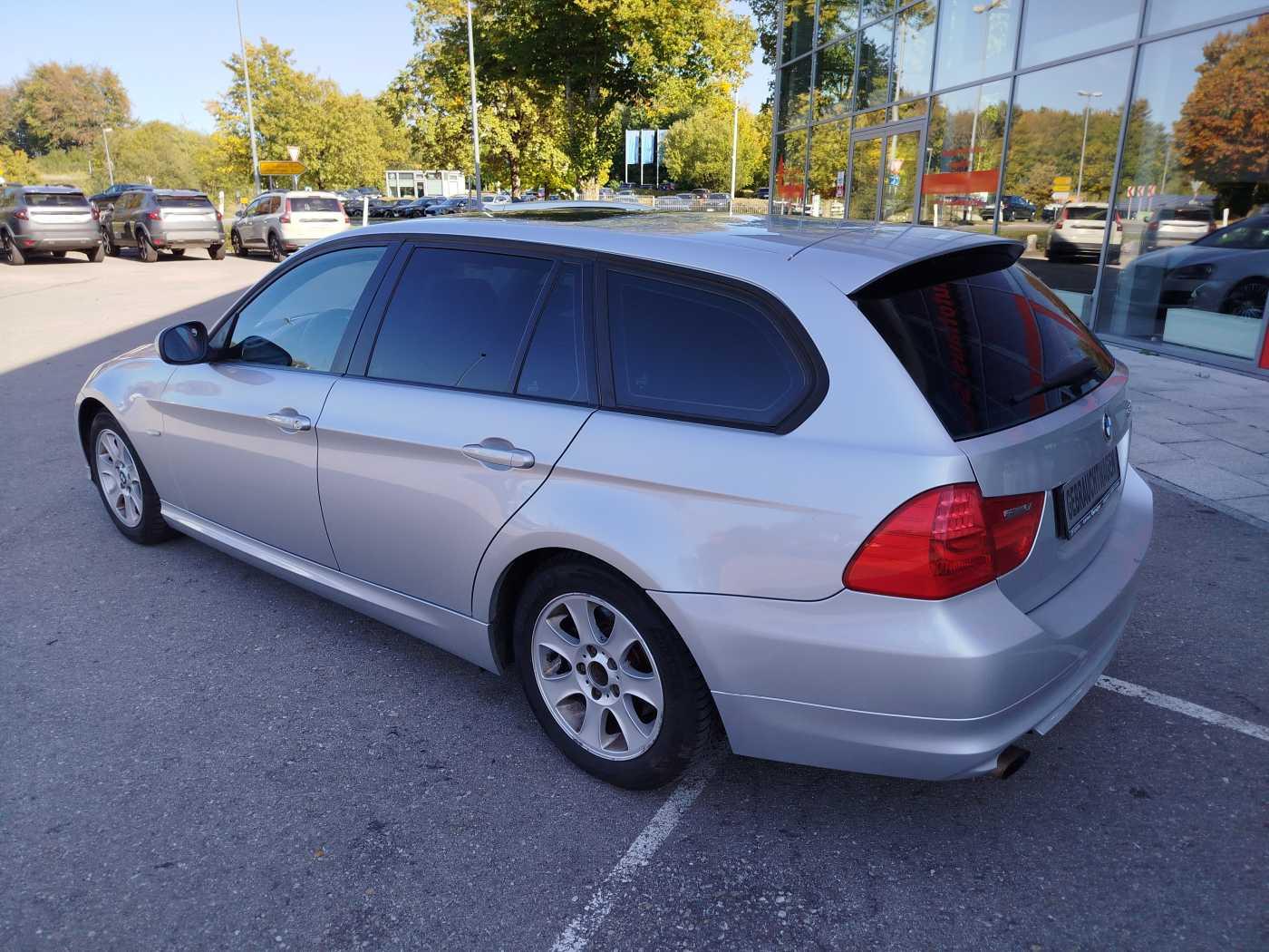 BMW 318 2010 — photo 6