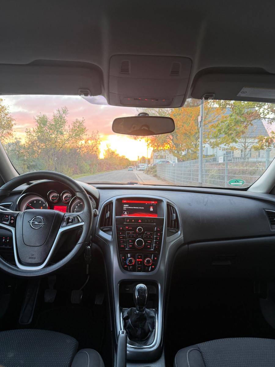 Opel Astra 2014 — photo 12
