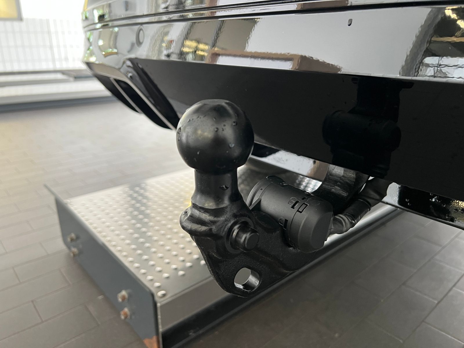 Fahrzeugabbildung Volkswagen T-Roc R-Line 1.5 eTSI DSG *AHK, LED, ACC, 18"-LM
