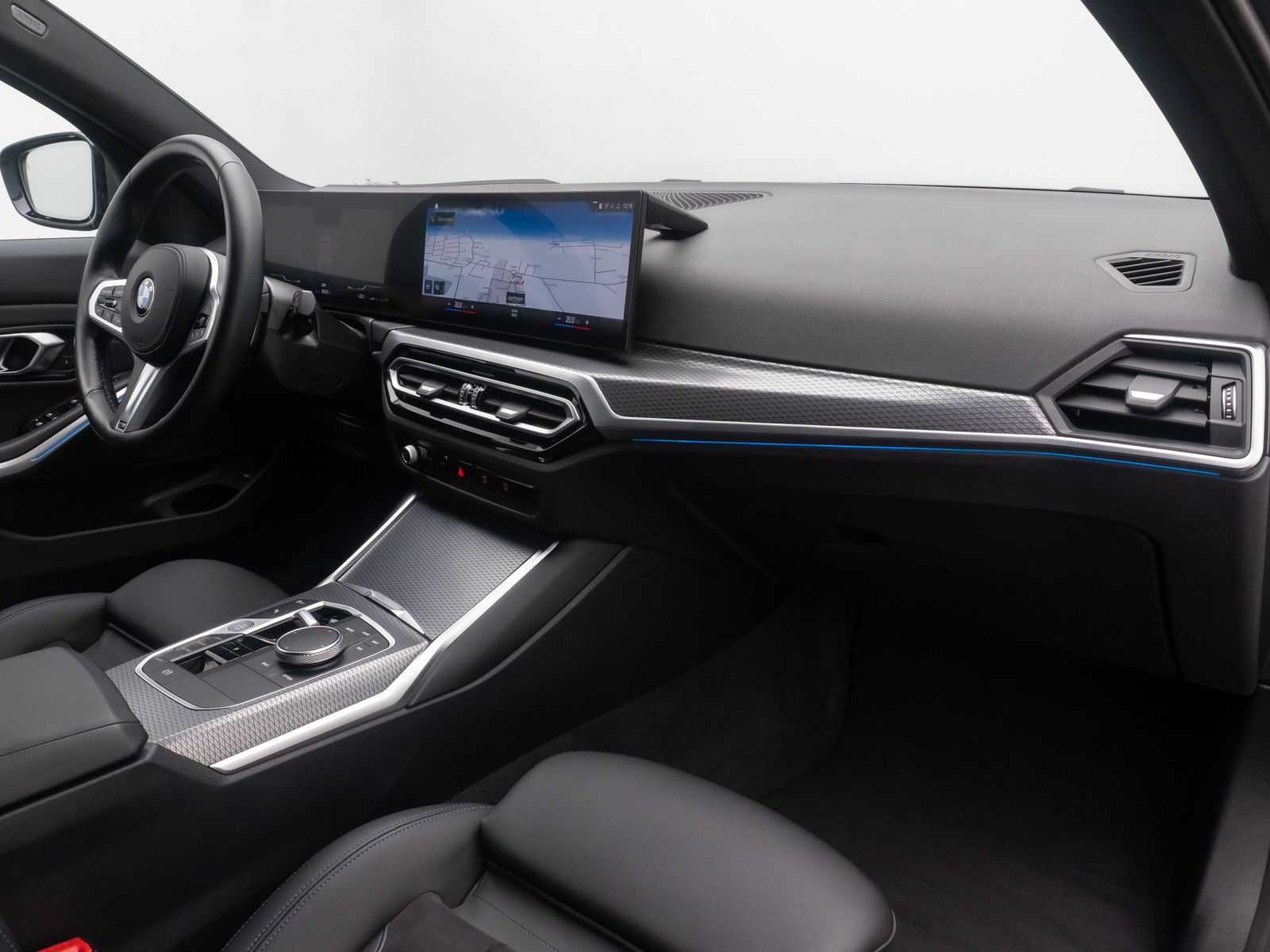 Fahrzeugabbildung BMW 330d xD M Sport Individual Kamera DAB HUD 19Zoll