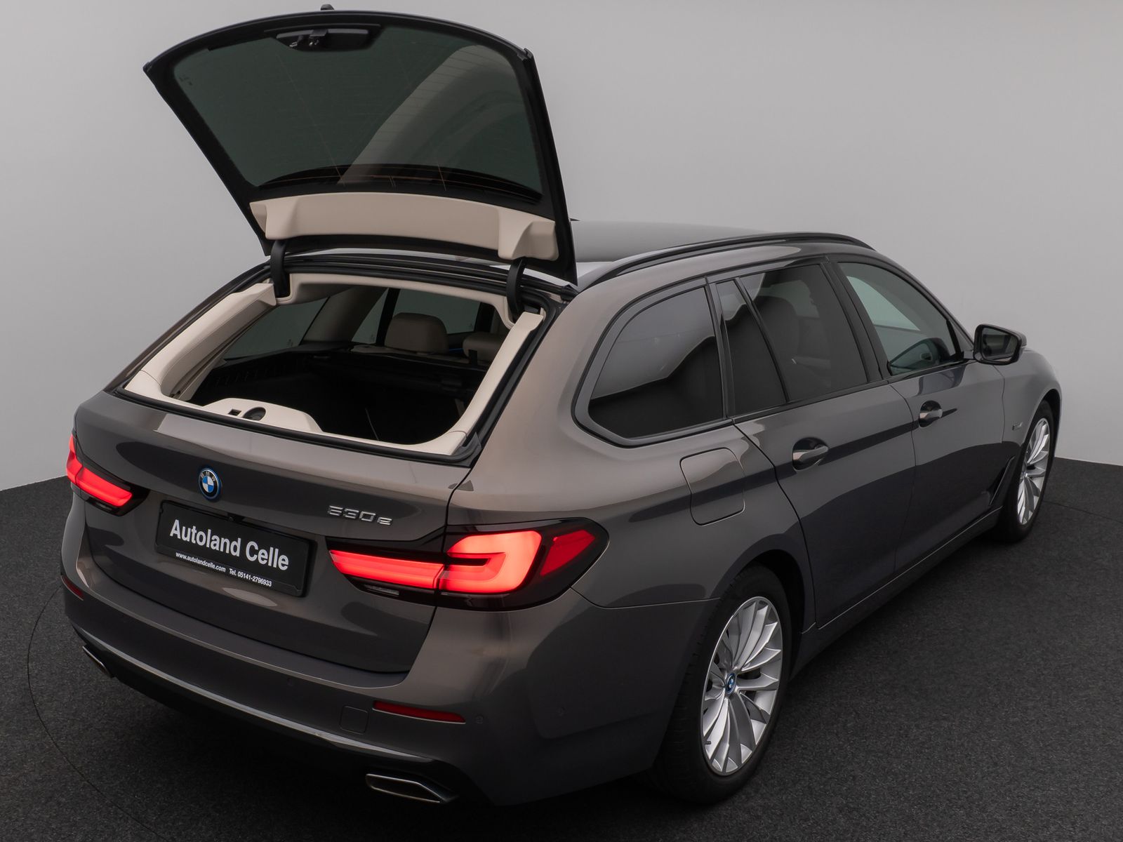 Fahrzeugabbildung BMW 530e Luxury Line Laser Kamera HUD DAB HiFi Sport