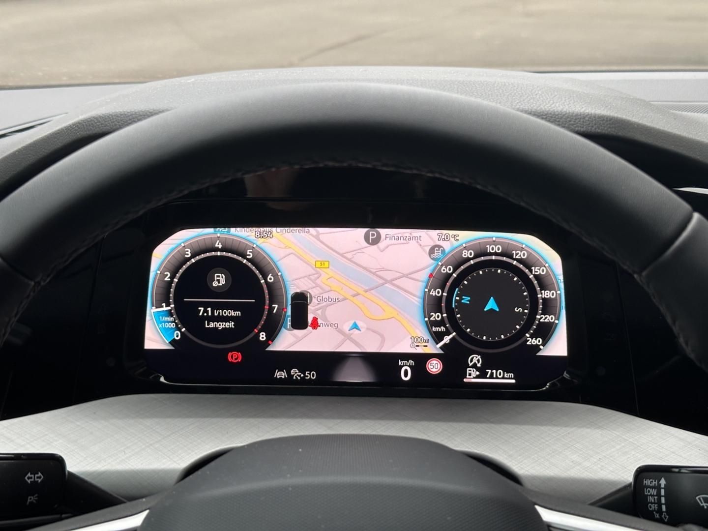 Fahrzeugabbildung Volkswagen Golf Life VIII Life,Climatronic,LED-Plus,Navi,WE