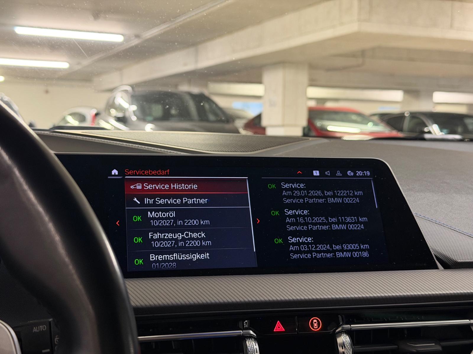 BMW 120d xDrive M Sport Head-Up-Display Digital-Cock