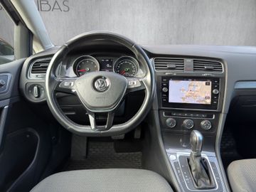 Volkswagen Golf - 10