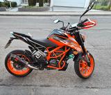KTM Duke 125 / Reifen neu !/ Inspektion neu! 