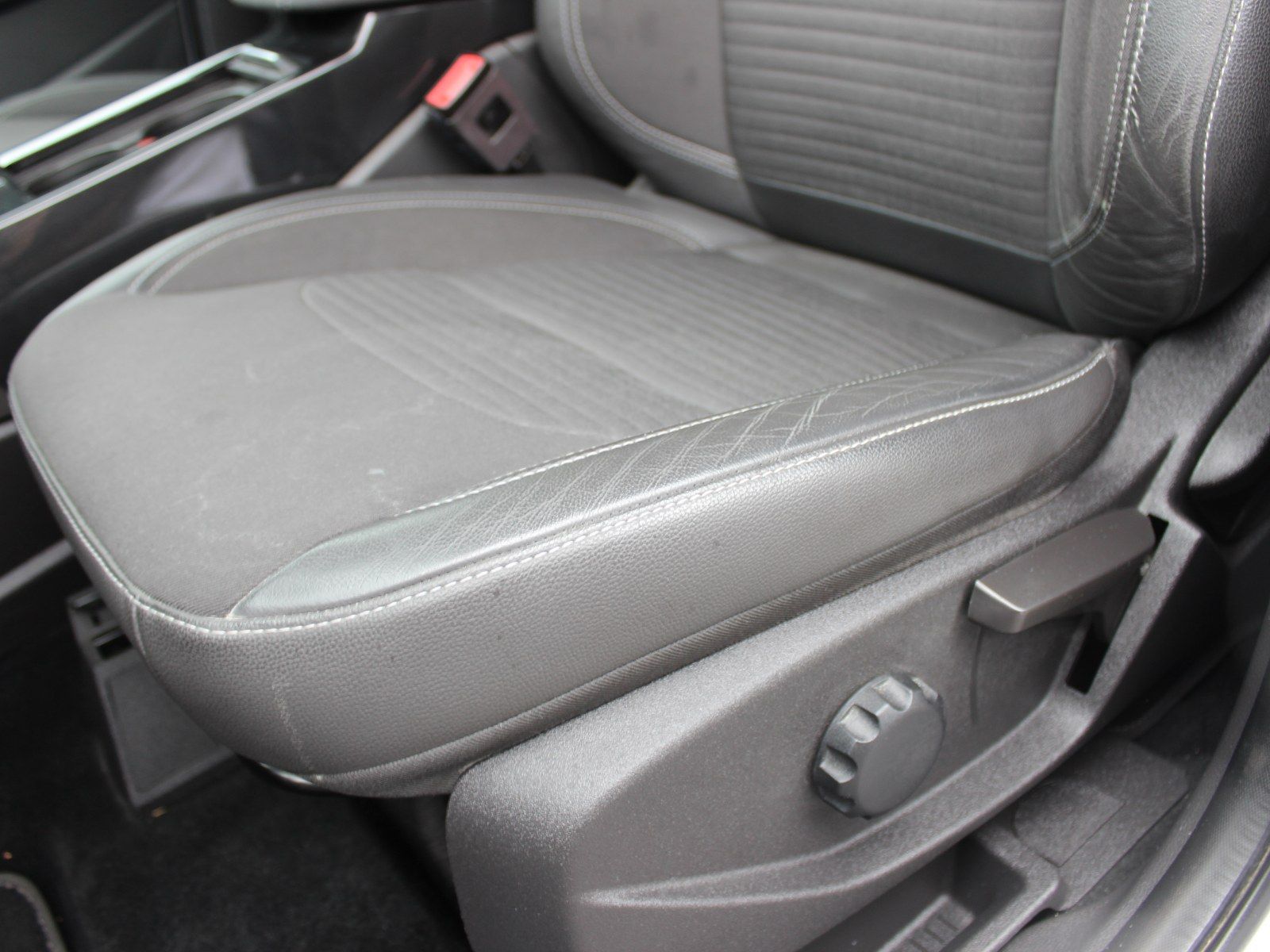 Fahrzeugabbildung Ford Kuga Titanium 2,0 TDCi 4x4 Start/Stopp