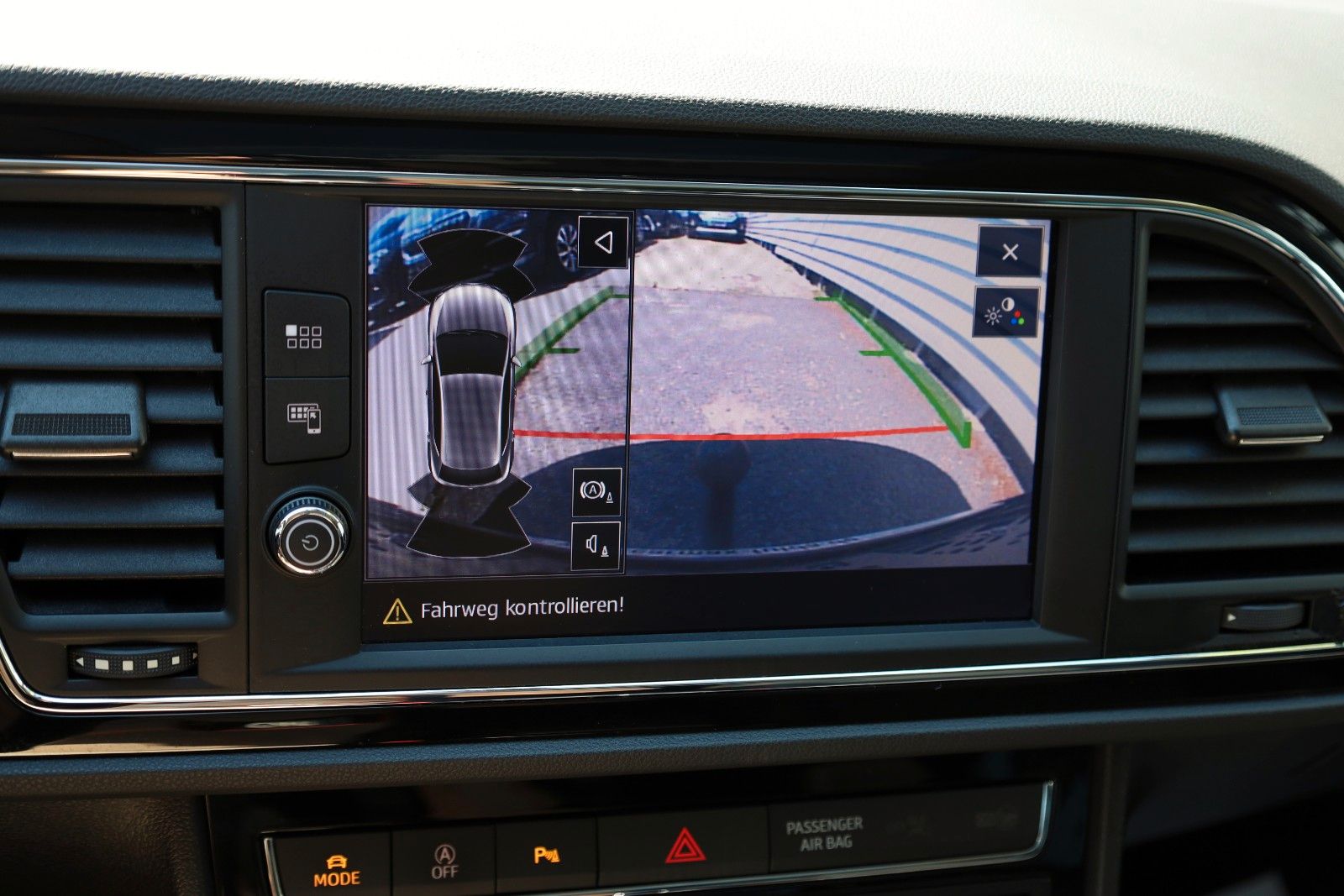 Fahrzeugabbildung SEAT Leon FR T.Leder,Navi,LED,ACC,Apple CarPlay,SD,SH