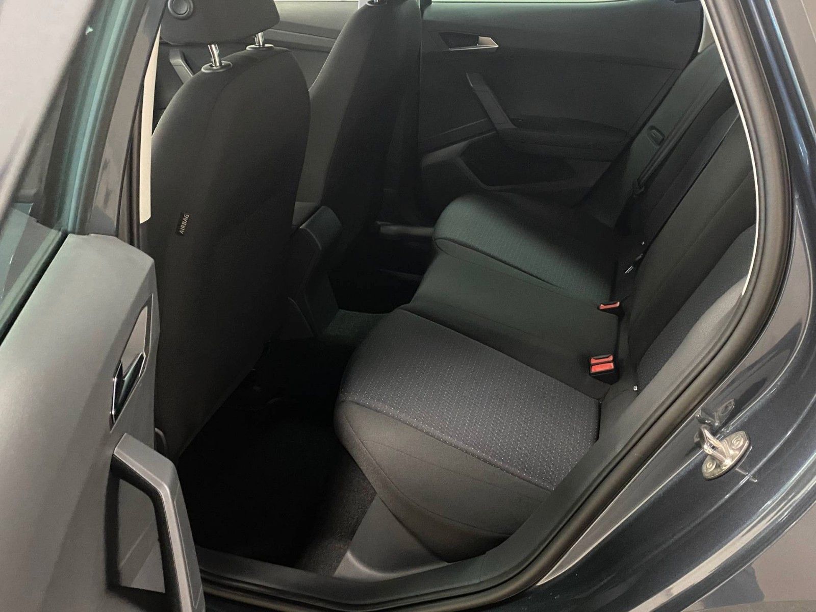 Fahrzeugabbildung SEAT Arona 1.0 TSI DSG STYLE+5 JAHRE GARANTIE+AHK+LED
