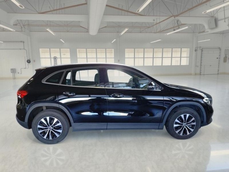 Mercedes-Benz MERCEDES-BENZ GLA 200 D AUTOMATICO SPORT CROSSOV imagem 3