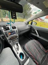 Toyota Avensis Combi 2,2-l-D-4D Automatik Life Life - Toyota Avensis mit Diesel-Antrieb