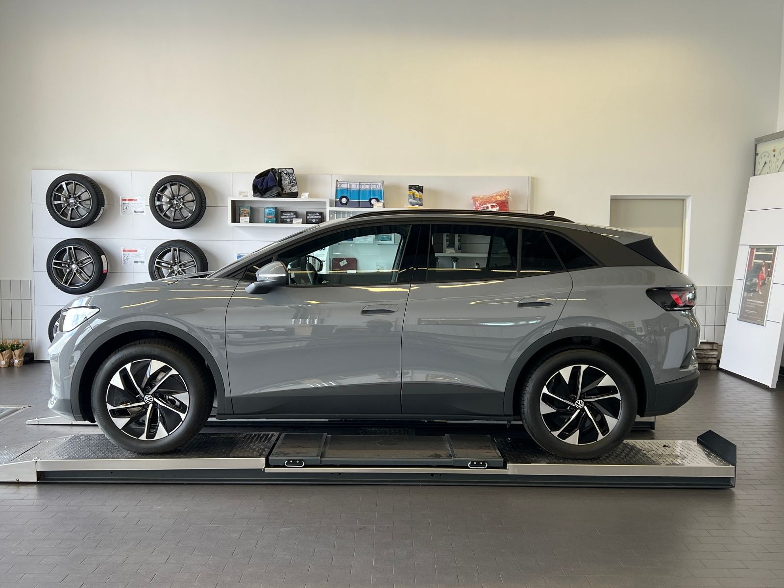 Fahrzeugabbildung Volkswagen ID.4  Pro 210 kW (286 PS) 77 kWh *AHK, Navi*