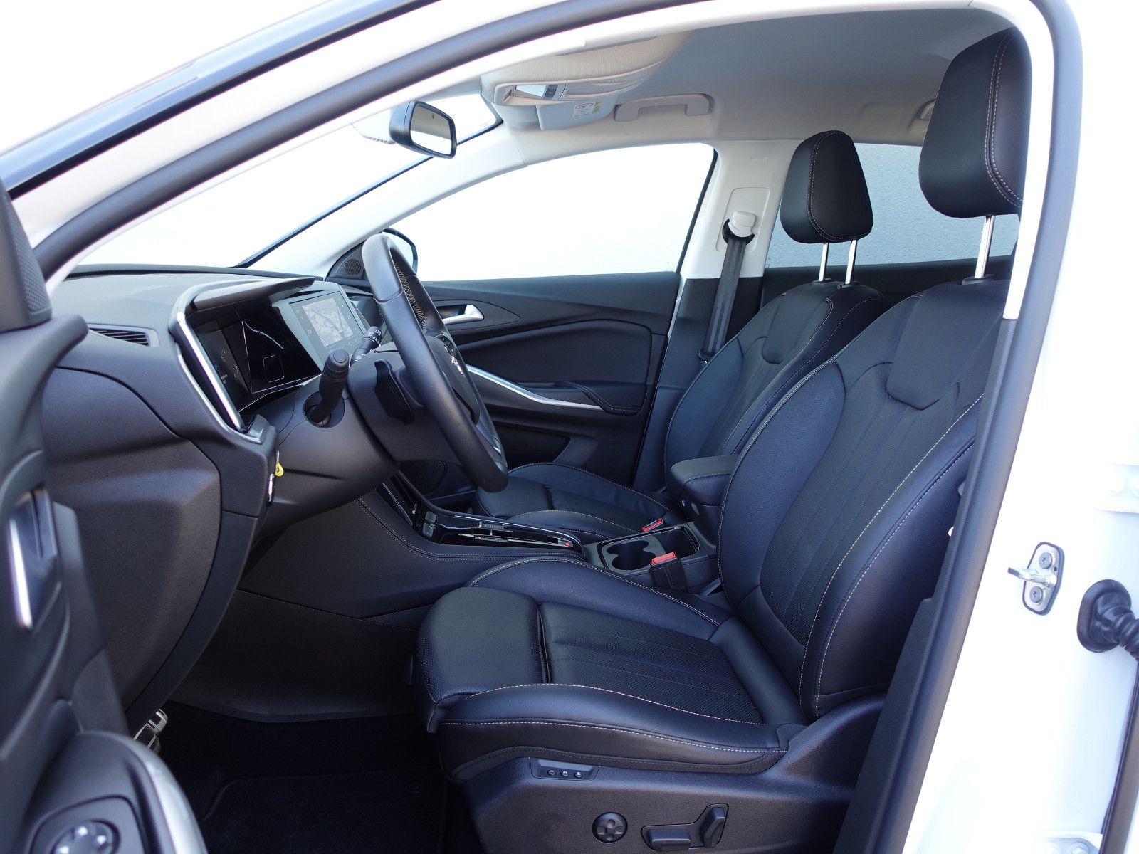 Fahrzeugabbildung Opel Grandland 1.2Turbo  Elegance Automatik  Navi,SHZ