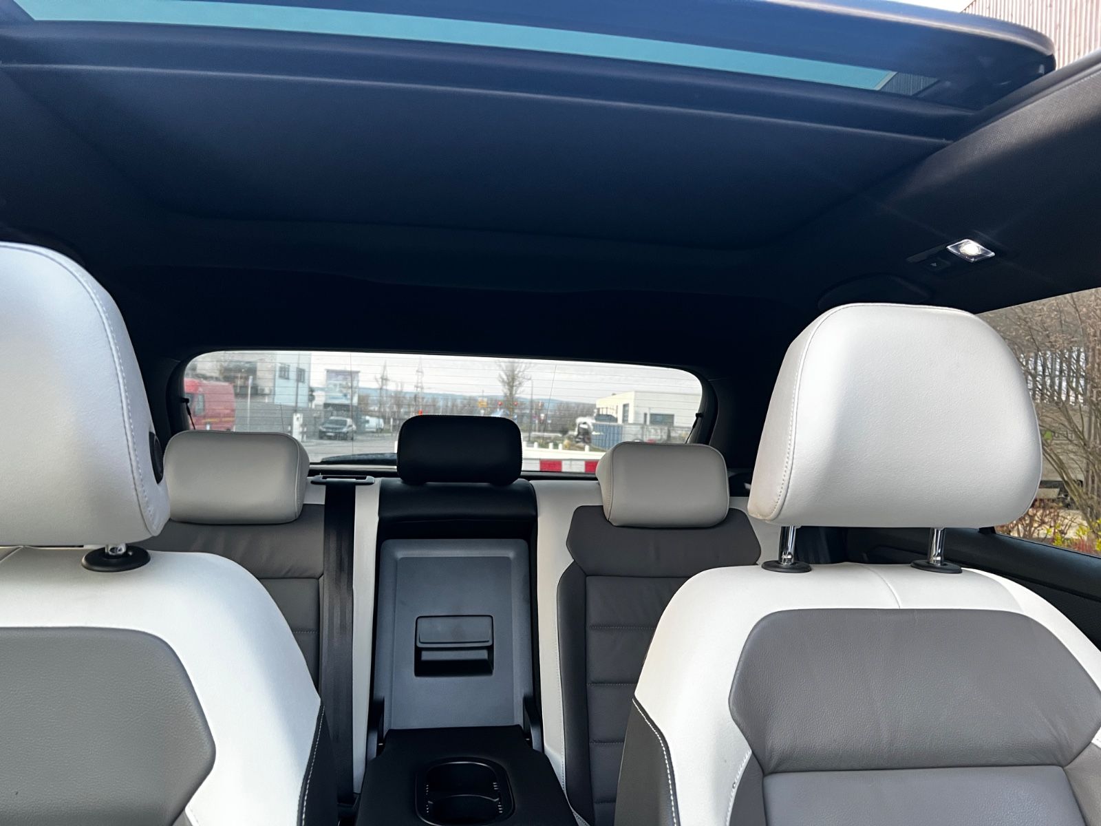Volkswagen T-Roc 2.0 TDI DSG Sport Pano Kam foto 11