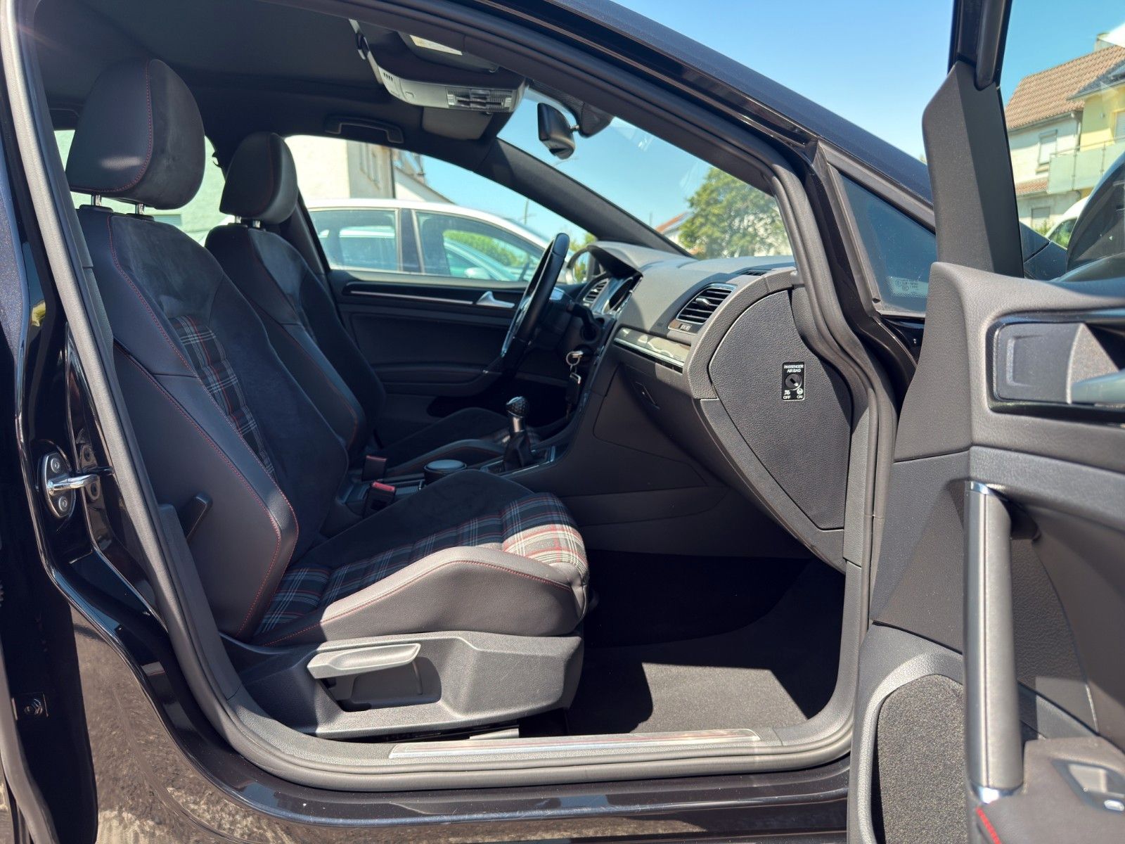 Volkswagen Golf VII Lim. GTI BMT-93.000KM-NAVI-19.ZOLL-PANO foto 20
