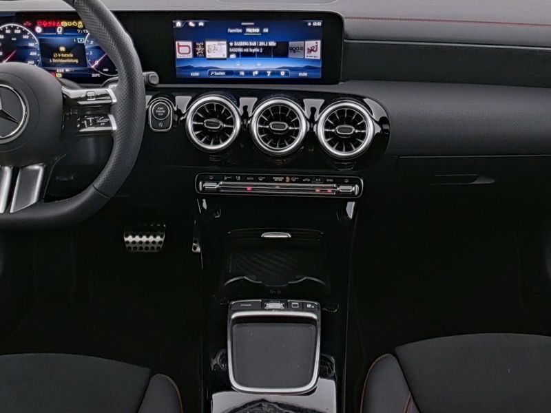Fahrzeugabbildung Mercedes-Benz CLA 200 AMG*Pano*Distro*Burmester*Night*MultiBea