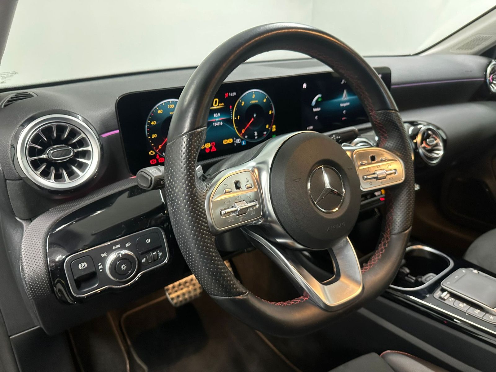 Fahrzeugabbildung Mercedes-Benz A 200 d 4MATIC DCT LImousine *AMG-LINE*KAMERA*