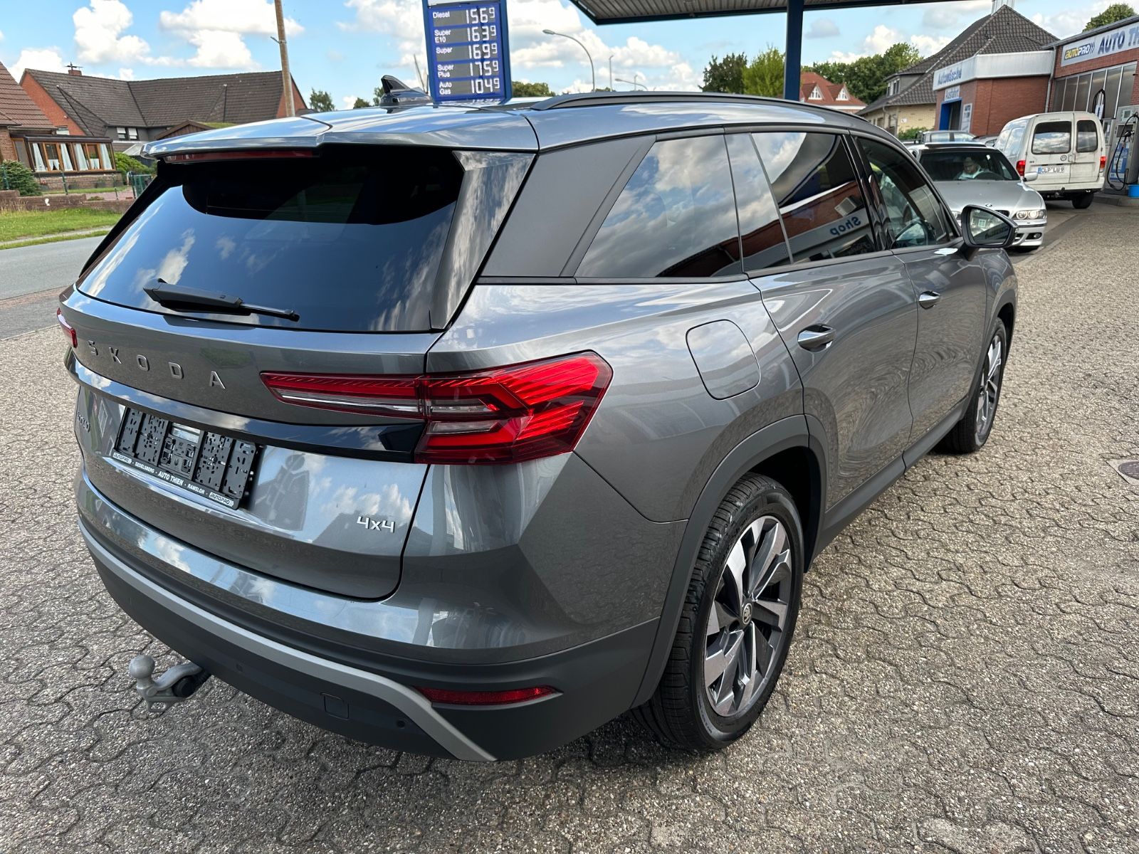 Fahrzeugabbildung SKODA Kodiaq 2.0 TDI 4x4 Selection DSG Pano/AHK/Navi