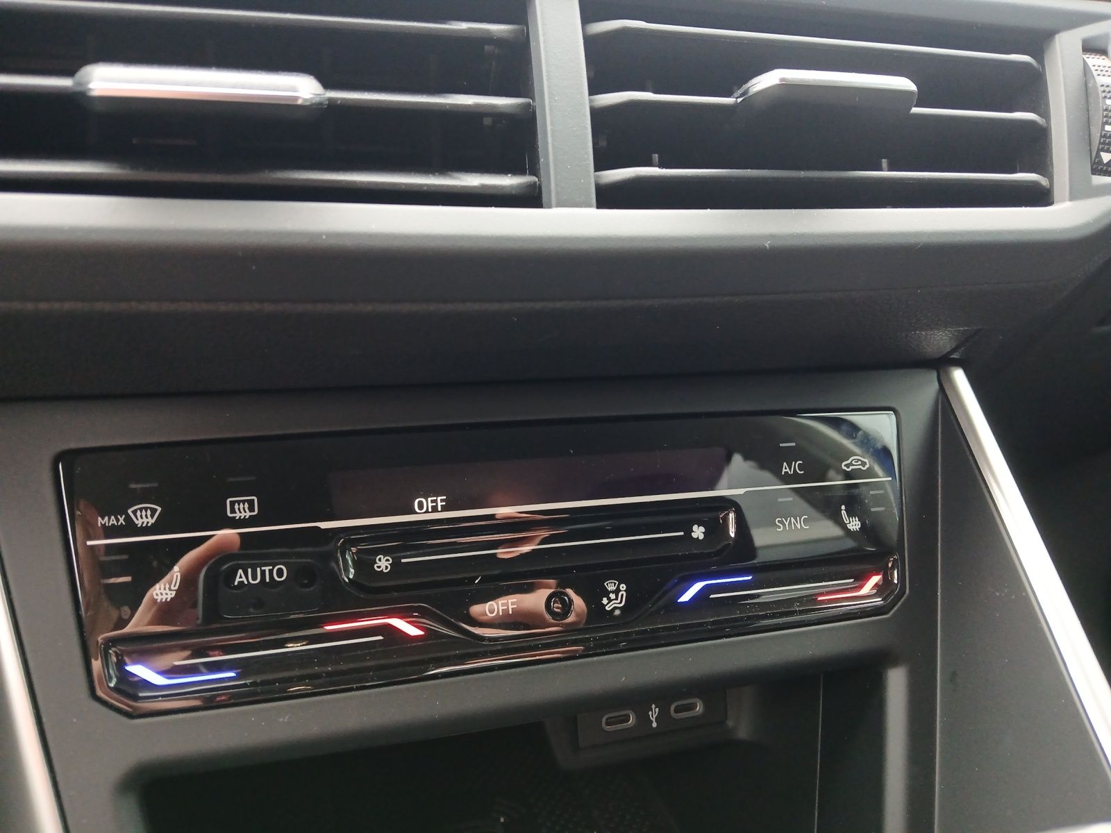 Fahrzeugabbildung Volkswagen Polo 1.0 Life LED Navi AID RKF GRA SH