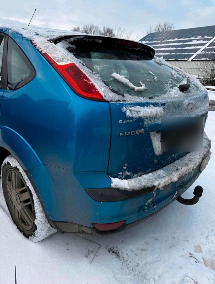 Ford Focus 2006 — rear view