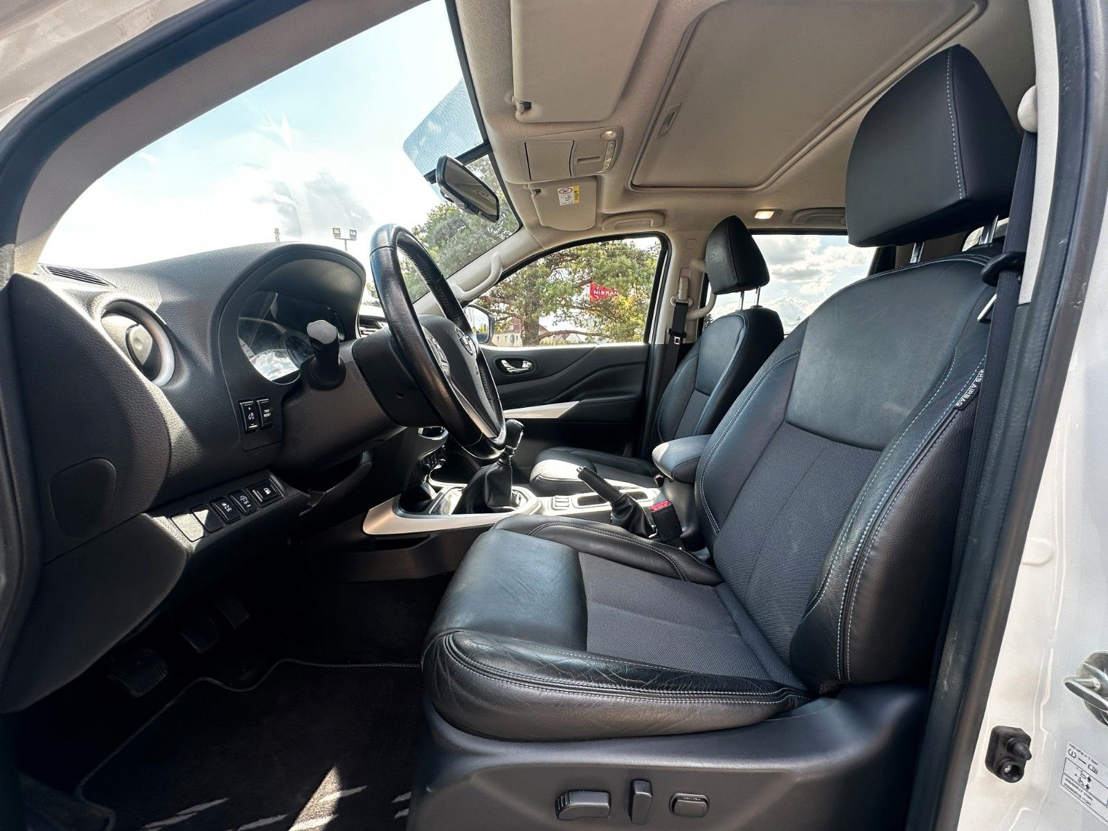 Fahrzeugabbildung Nissan Navara NP300 N-Guard 4x4 wie neu, Werksgarantie