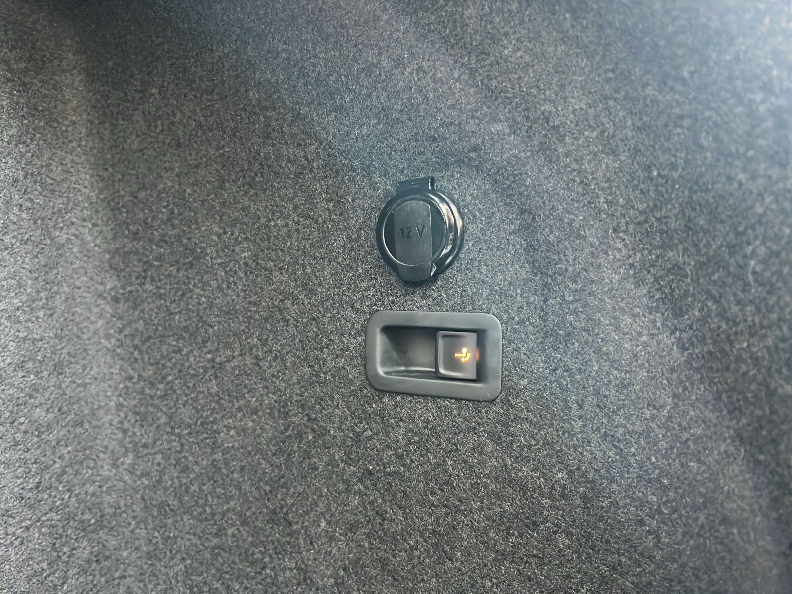 Golf VIII Variant R-Line 1.5 l eTSI DSG AHK*Navi