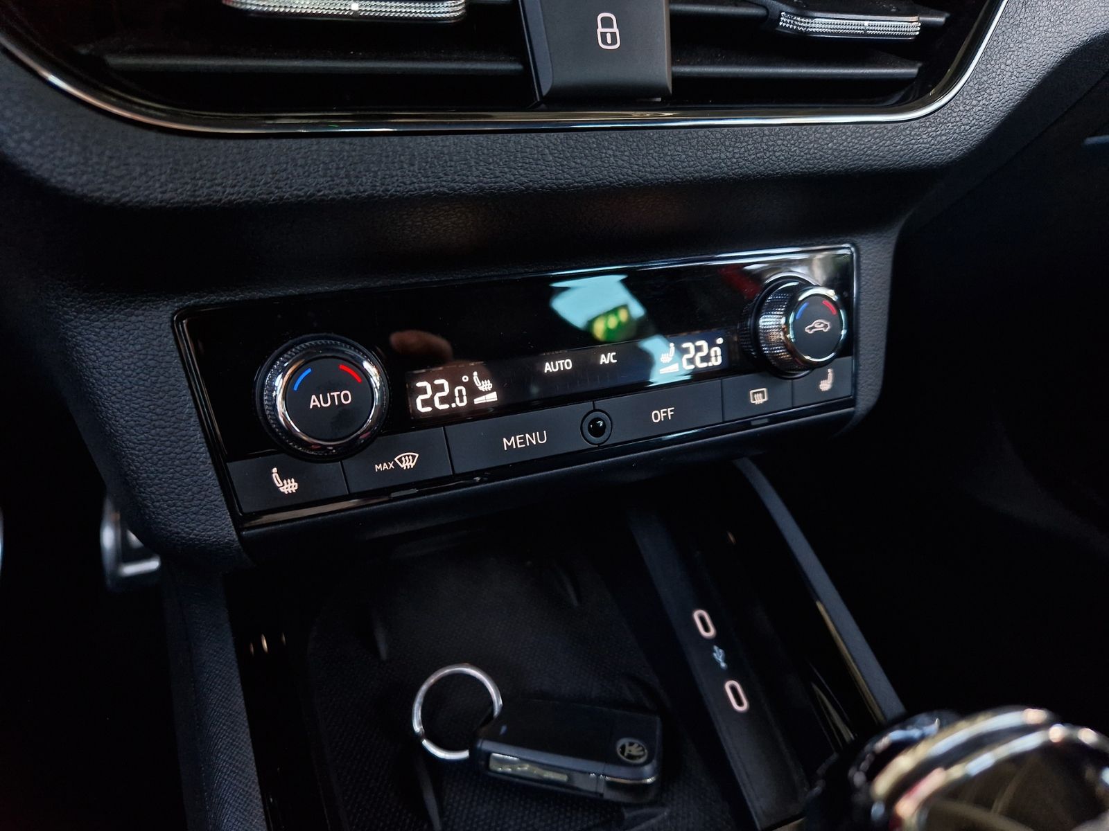 Fahrzeugabbildung SKODA Kamiq Monte Carlo AHK PANO LED NAVI
