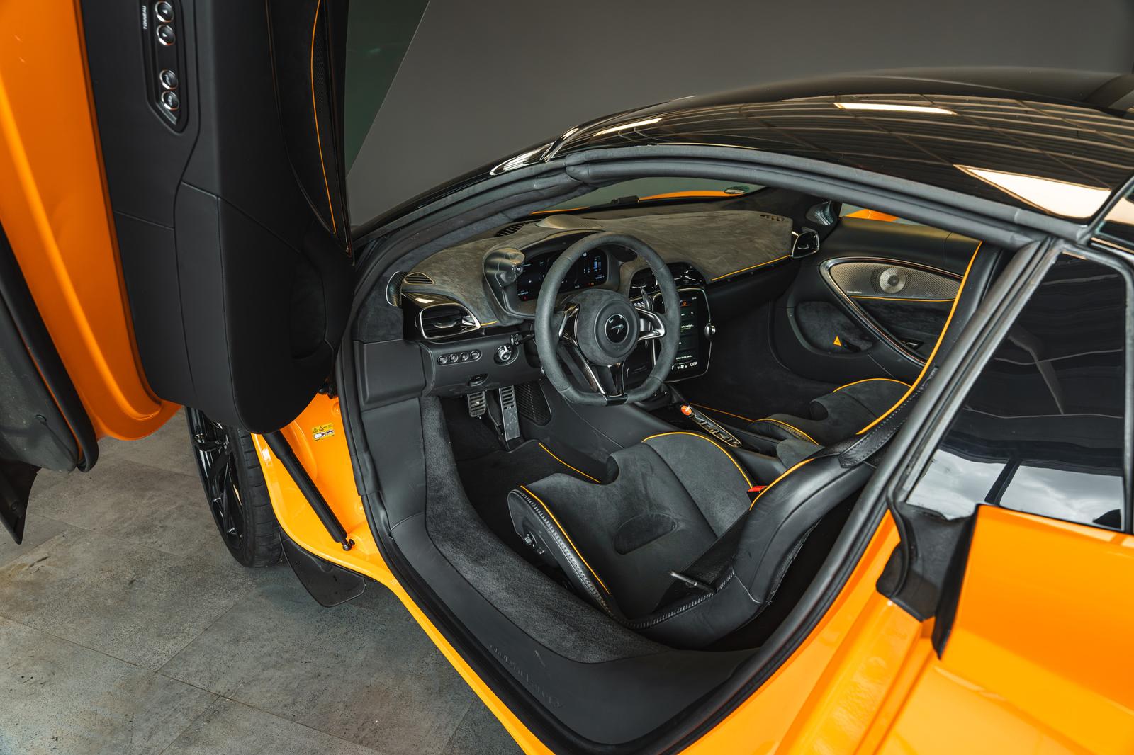 McLaren Artura SPIDER + ALCANTARA + BOWERS & WILKINS