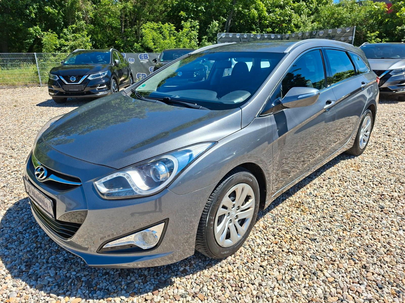 Hyundai i40 2013 — rear view