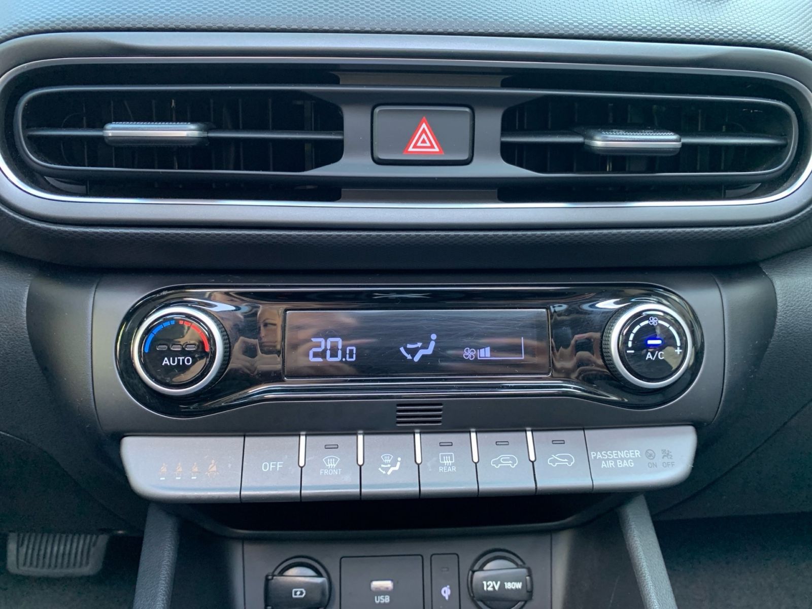 Fahrzeugabbildung Hyundai KONA 1.6 T-GDI 7-DCT Prime Leder Schiebedach