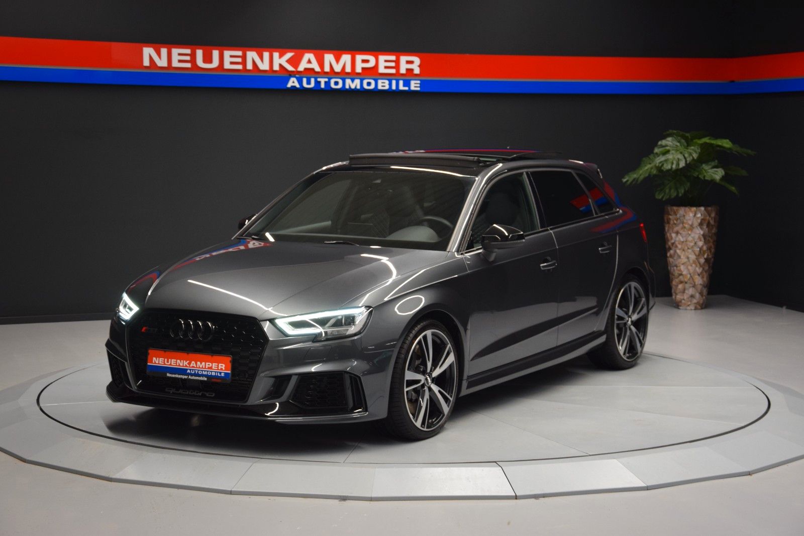Fahrzeugabbildung Audi RS3 Sportback 2.5 TF quattro Pano B&O Schale ACC