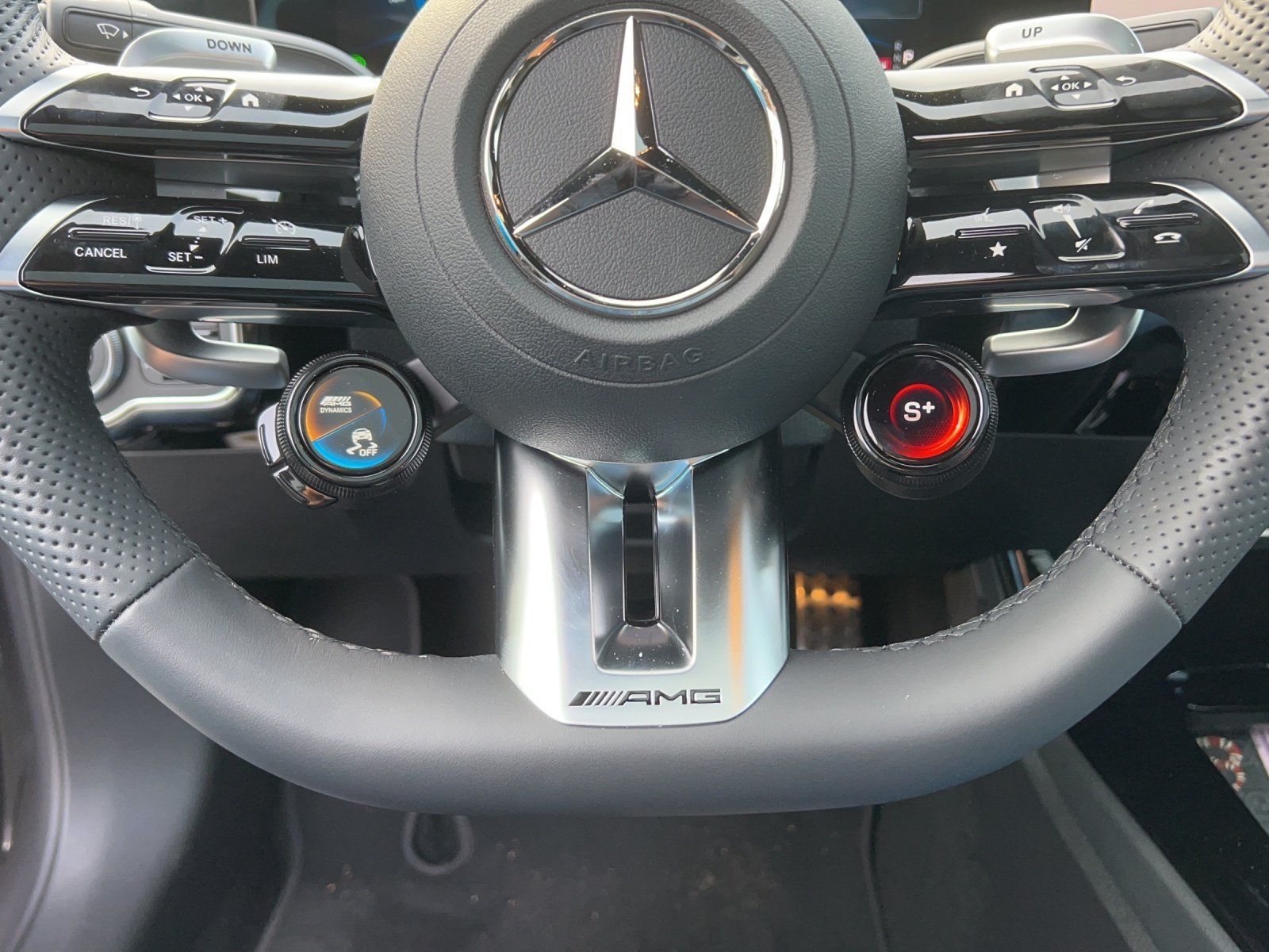 Fahrzeugabbildung Mercedes-Benz Mercedes-AMG A 35 4M Limousine+PSD+Keyless-GO