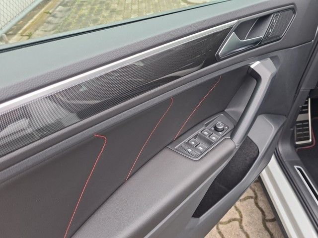 Fahrzeugabbildung Volkswagen Tiguan TDI Urban-Sport DSG 4M R-Line LED AHK Nav