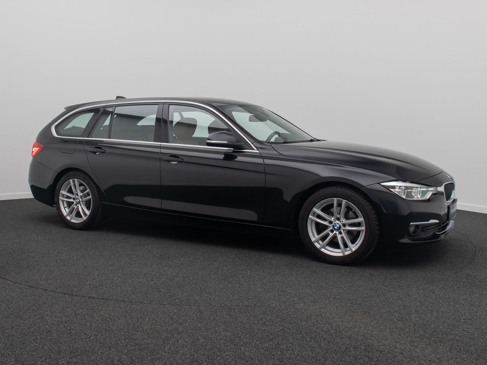 Fahrzeugabbildung BMW 320d Luxury Line HiFi PDC Leder Sportsitz 17Zoll