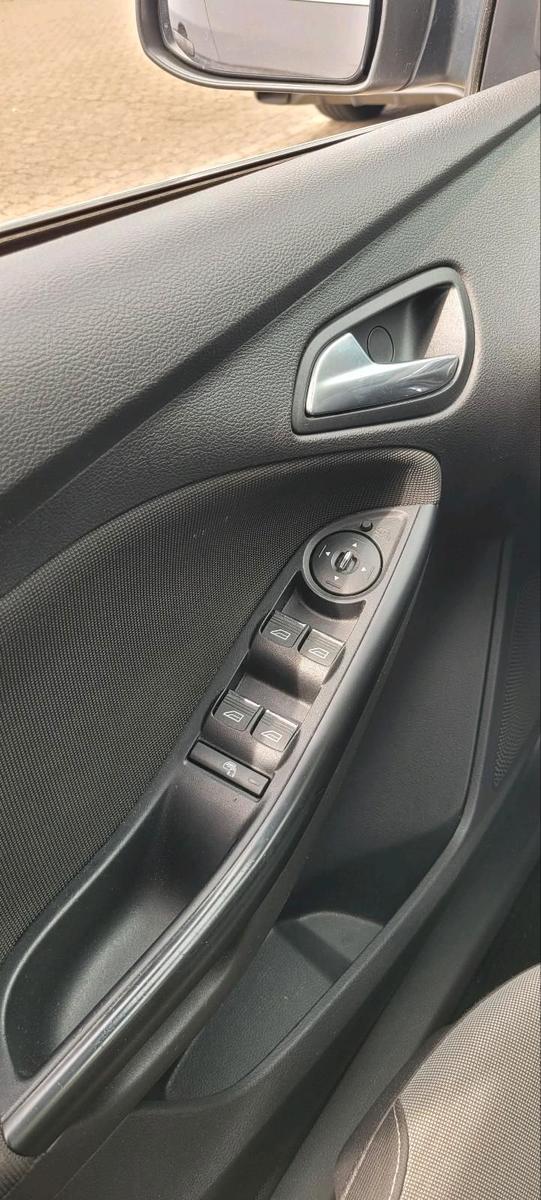Ford Focus 2012 — engine 116 HP (85kW)