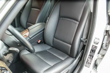 Fahrzeugabbildung BMW 530 d xDrive ModernLine LEDER NAVIGATION XENON