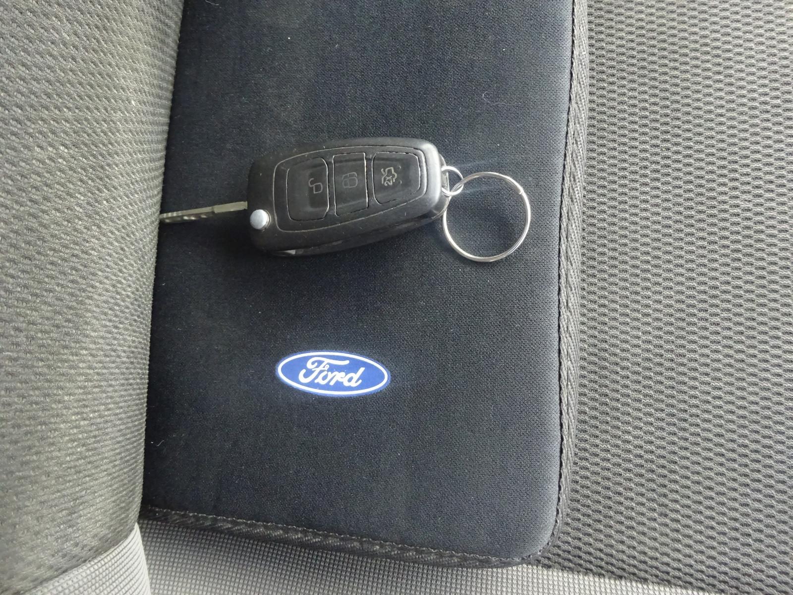 Ford Focus 2012 — фото 15