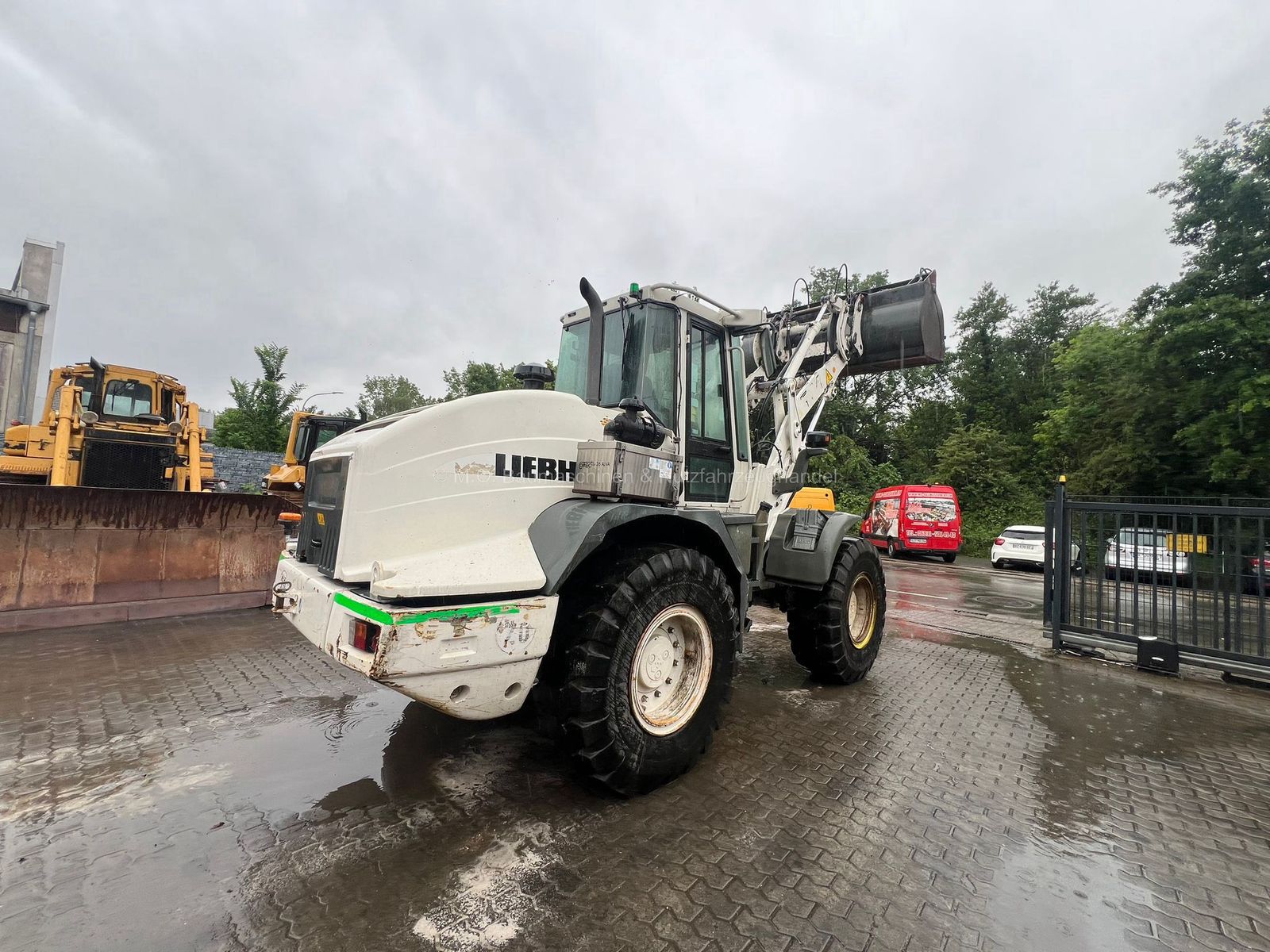 Fahrzeugabbildung Liebherr L 524 Radlader / AC / Klappschaufel