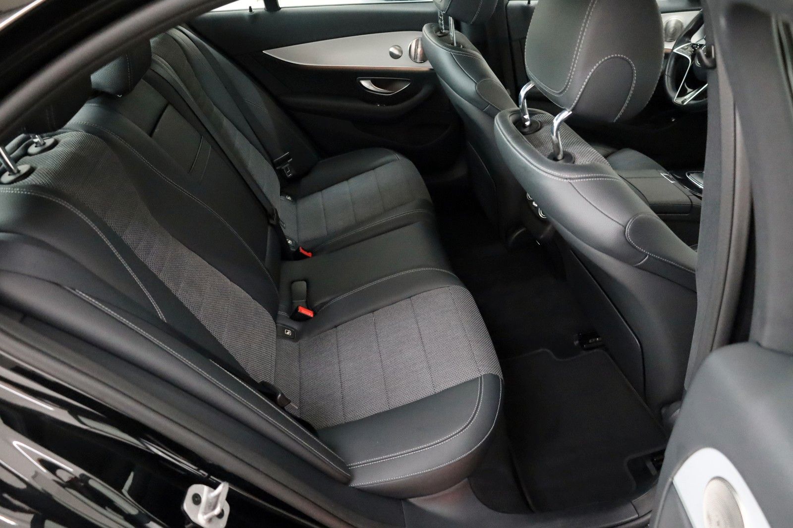 Fahrzeugabbildung Mercedes-Benz E 300 d 4M Avantgarde,Kamera,Navi,LED,SH,AHK+WR