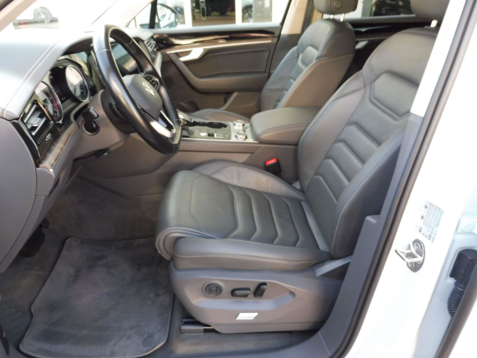 Volkswagen Touareg 3.0 V6 TDI A8 Atmosphere 4Motion foto 14
